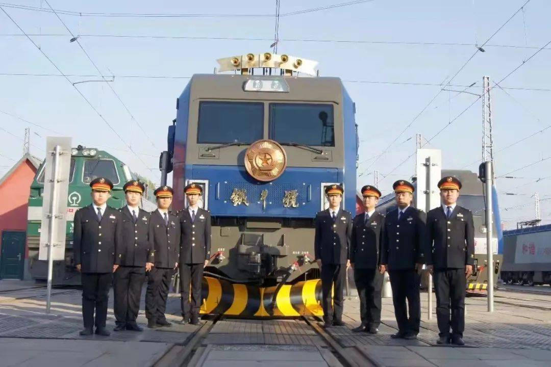 哈局機(jī)車(chē)最新配屬揭秘，溫馨之旅啟程