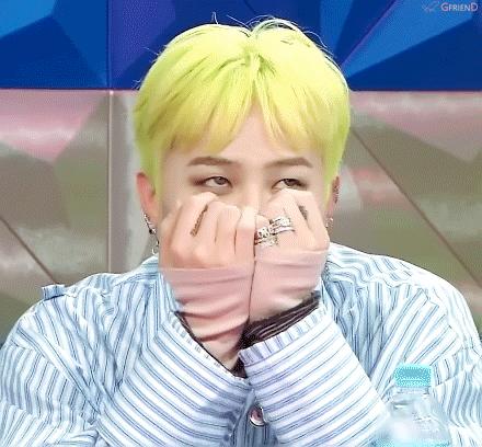 耐克最新海報(bào)引領(lǐng)運(yùn)動(dòng)風(fēng)尚，激發(fā)無限潛能，展示時(shí)尚力量