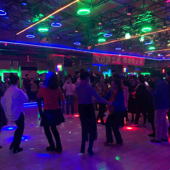 最新上海舞廳地址匯總，舞動(dòng)魔都的熱門場所揭秘