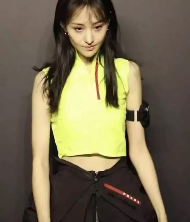 鄭爽最新動(dòng)態(tài)2024，多維度審視與深度探討