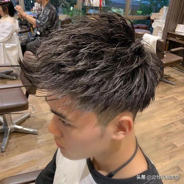 男性最新發(fā)型，心靈與自然的時尚之旅