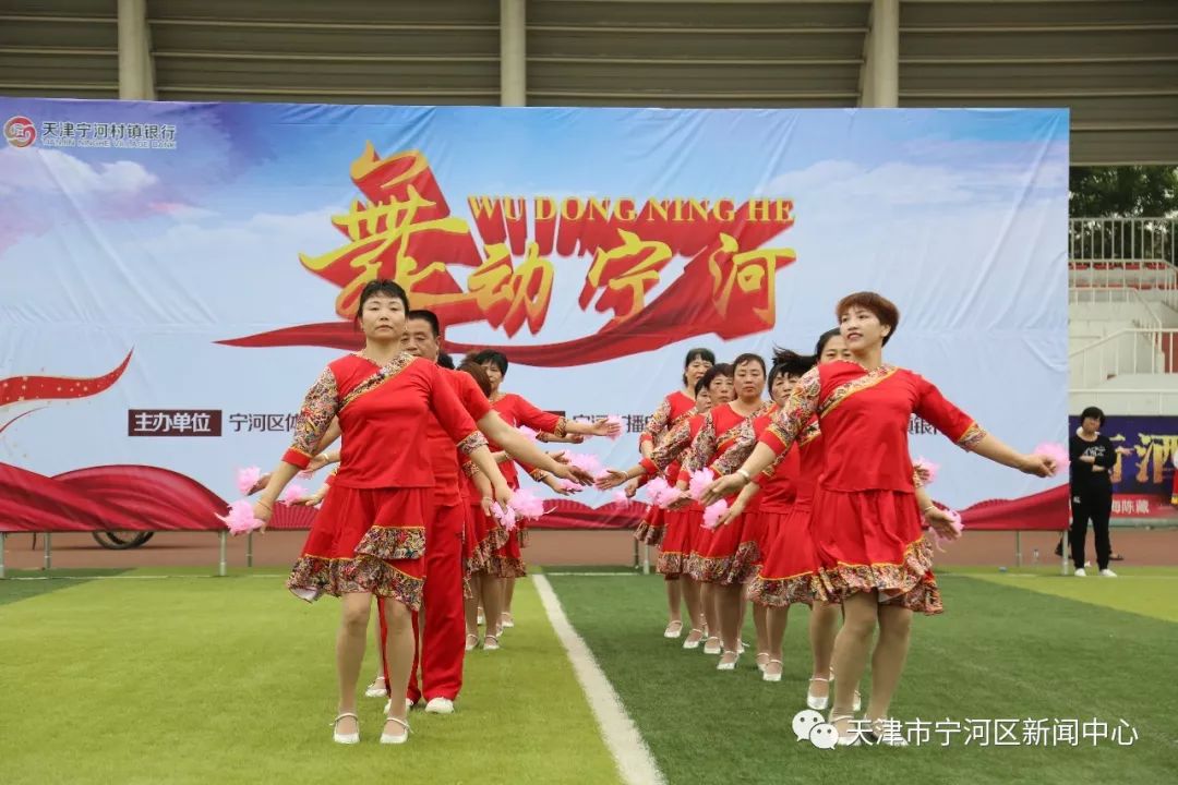 雪山姑娘的獨(dú)特風(fēng)情，最新水兵舞在小巷深處的展現(xiàn)