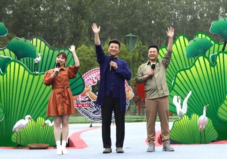 新浪最新消息，友情與家庭的溫馨日常時刻