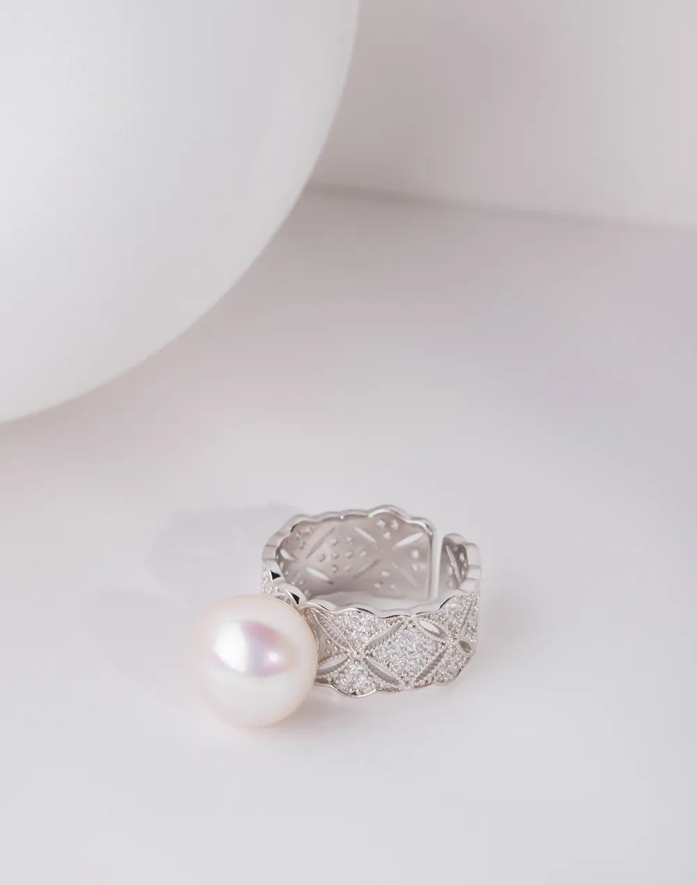 2024最新款戒指,探索小巷中的寶藏，2024最新款戒指