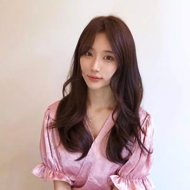 2024中長(zhǎng)發(fā)最新發(fā)型女，指南與步驟詳解，打造時(shí)尚發(fā)型！