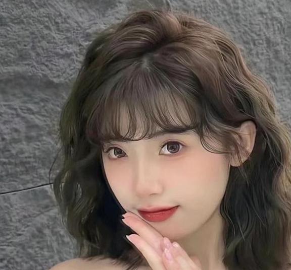 2024最新女式短發(fā)發(fā)型，展現(xiàn)自信與美麗的青春風(fēng)采