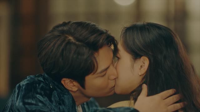 最新吻戲心動瞬間，甜蜜愛情誓言的每一吻！