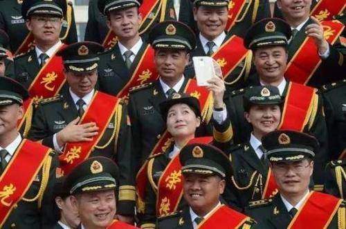 軍官轉(zhuǎn)業(yè)政策最新探索，小巷獨(dú)特風(fēng)味與轉(zhuǎn)業(yè)安置新動(dòng)向