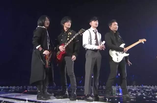 林俊杰最新翻唱歌曲，小巷深處的音樂與美食之旅