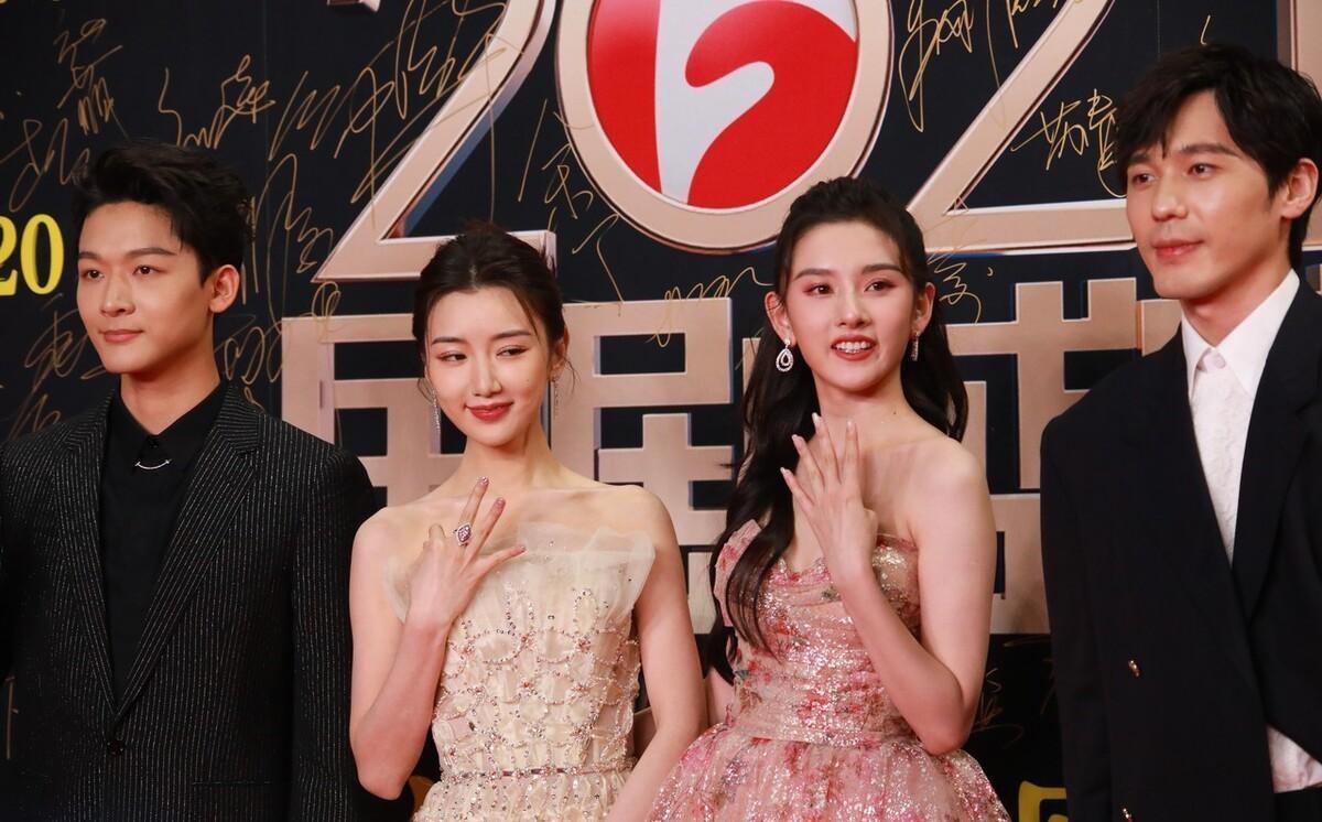 從陰影走向星光，自信力量引領(lǐng)下的黑皮膚女明星成長之路