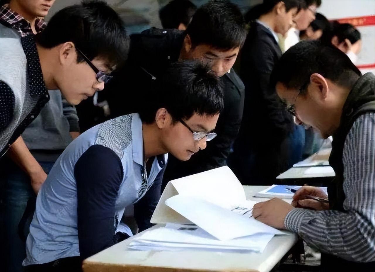 鐵路薪資改革邁入新時(shí)代，科技重塑未來，最新動(dòng)態(tài)揭示變革趨勢(shì)