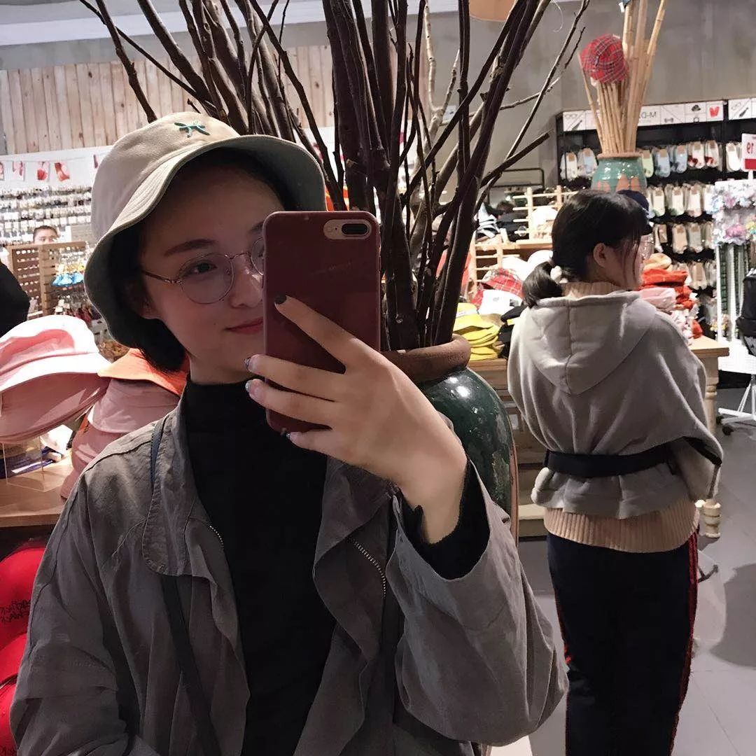 賀微演員，演藝之路的璀璨之星