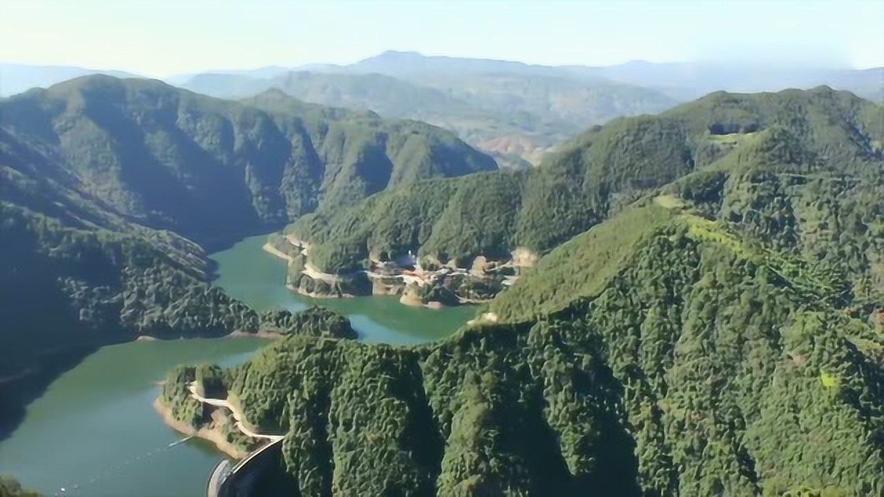風(fēng)水大師揭秘，墳地選址奧秘與大自然美景的邂逅之旅