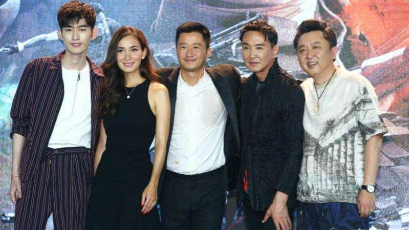 戰(zhàn)狼票房刷新高峰，電影院里的熱血時(shí)刻