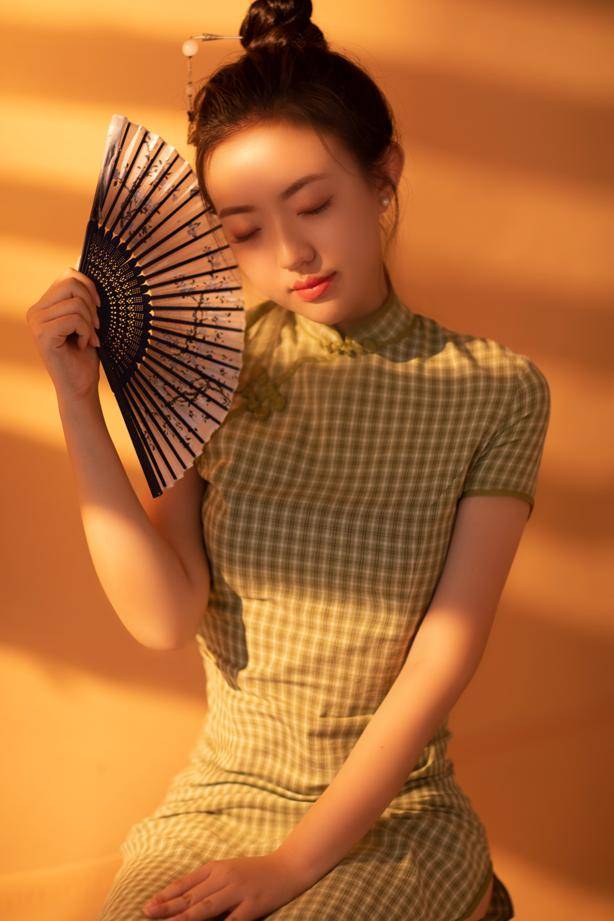 女演員古箏，與自然美景的邂逅，探尋內(nèi)心平和之聲